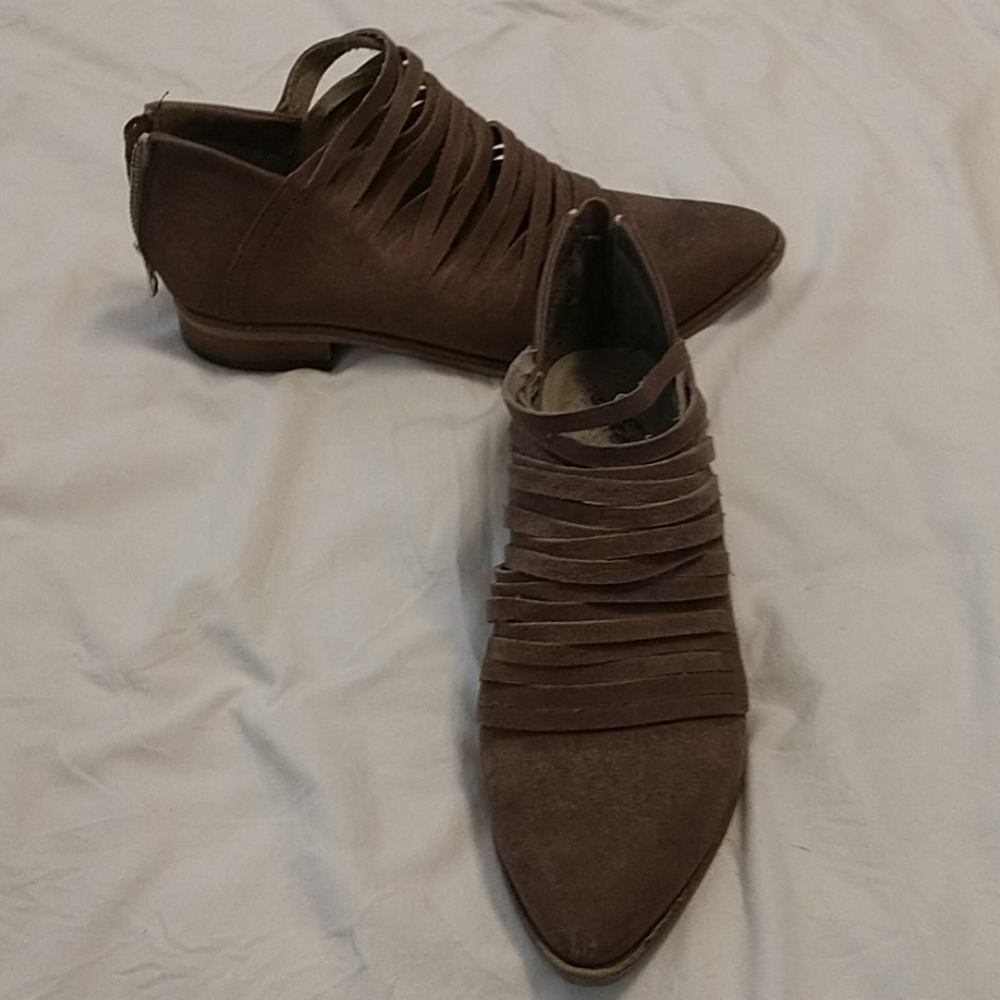 Free People taupe booties